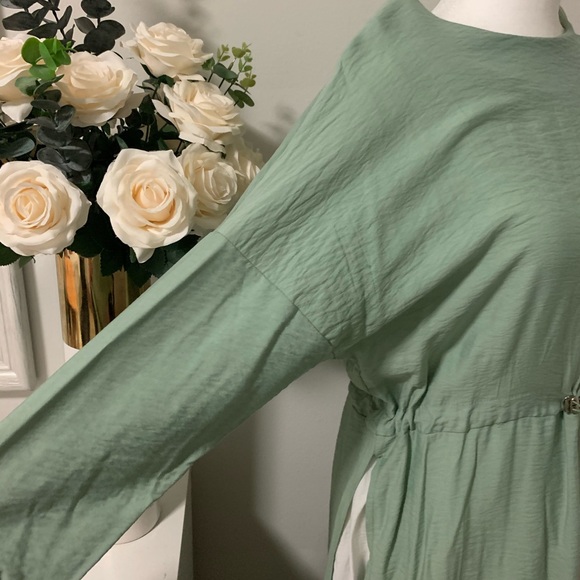 Pistachio 2 piece dress - Picture 9 of 12